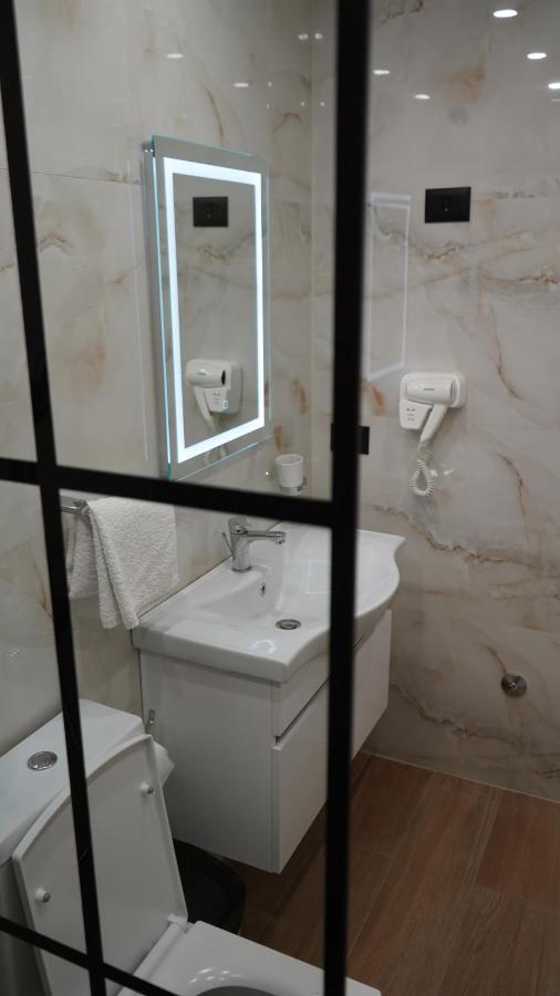 Daily Rent Studio Apartments Tirana Exteriör bild