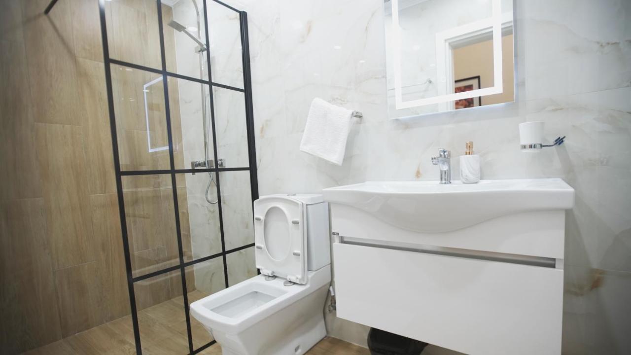 Daily Rent Studio Apartments Tirana Exteriör bild